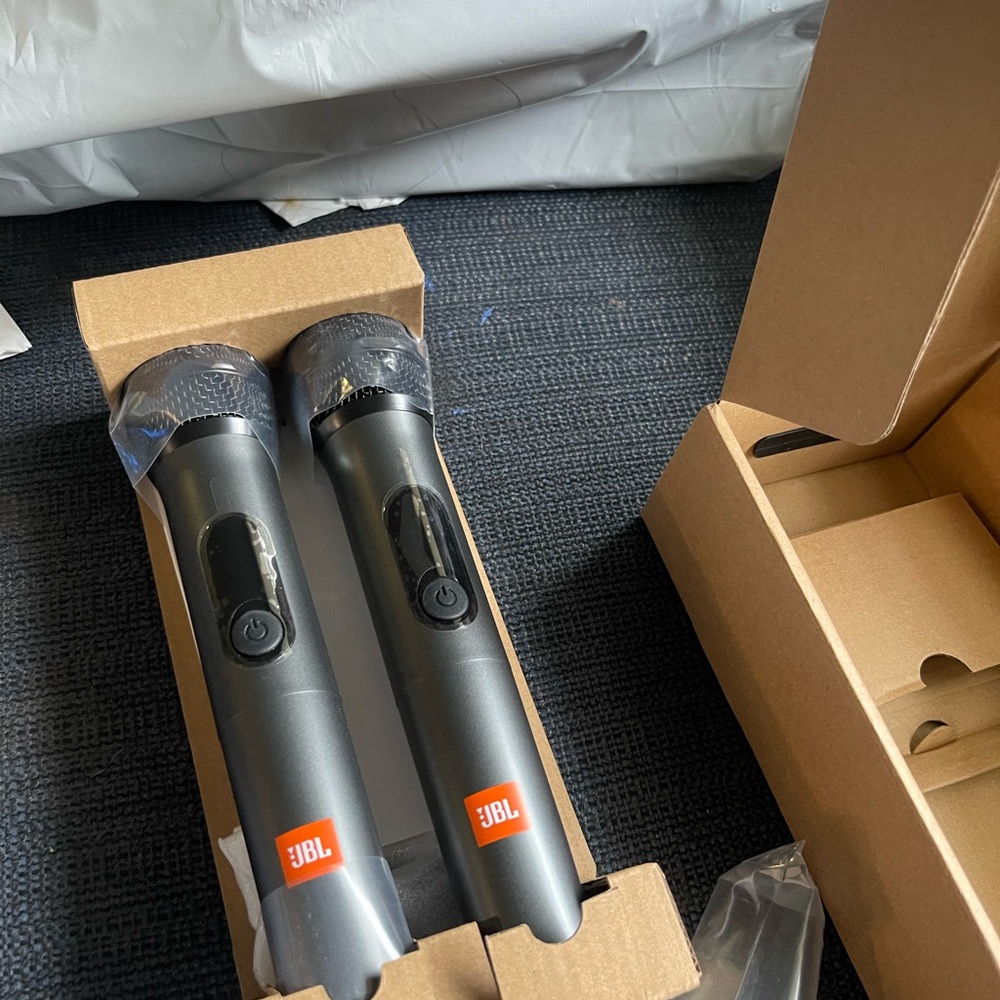 JBL Wireless Microphone Set - Picture 6 of 6